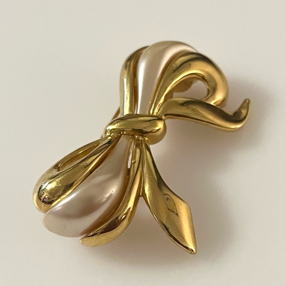 Vintage Napier Gold Tone Bow Brooch - Picture 2 of 14